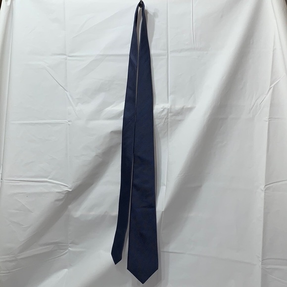 T M Lewin Blue Subtle Diagnol Striped Silk Tie 63” L 3.5” W - Picture 2 of 6